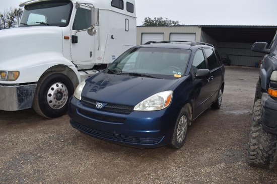 2005 TOYOTA SIENNA LE (VIN # 5TDZA23C75S385079) (SHOWING APPX 203,765 MILES, UP TO BUYER TO DO THEIR
