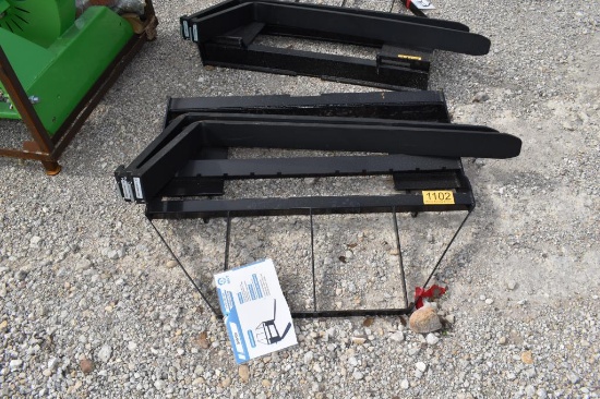 SKID STEER PALLET FORK