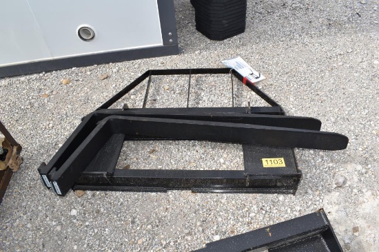 SKID STEER PALLET FORK