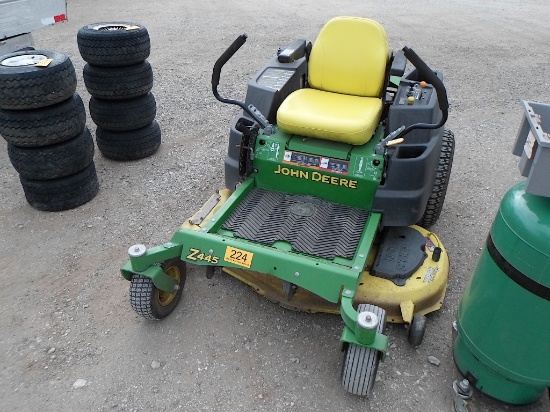 JD Z445 ZERO TURN MOWER (SERIAL # 1M0Z445KHEM152674) (SHOWING APPX 590 HOURS, UP TO THE BUYER TO DO