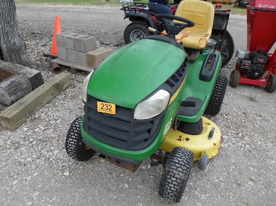 JD D120 RIIDNG MOWER (SERIAL # 1GD120EECC302015) (SHOWING APPX 177 HOURS, UP TO THE BUYER TO DO THEI