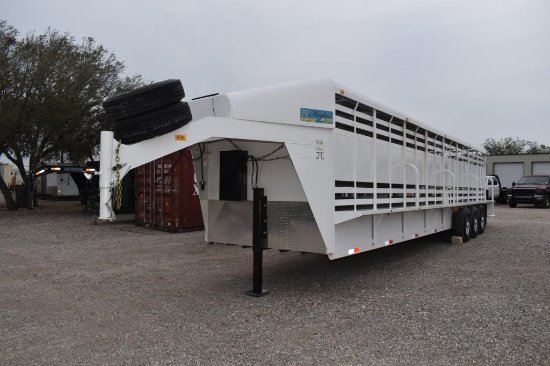 2021 HUGHES 79" X 32' GOOSENECK SHEEP AND GOAT TRAILER W/ RUBBER FLOOR (2 DECK) (VIN # 1H9GL3231MC48