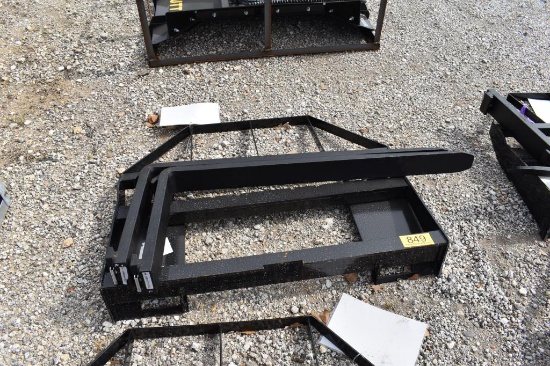 SKID STEER PALLET FORK