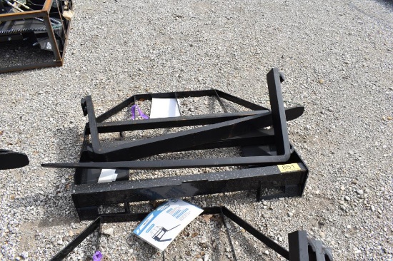 SKID STEER PALLET FORK