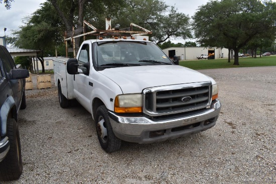 2000 FORD F350 PICKUP (VIN # 1FDWF36L6YEB68716) (SHOWING APPX 568,551 MILES, UP TO THE BUYER TO DO T