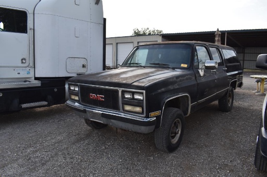 1990 GMC 1500 SUBURBAN 4X4 (VIN # 1GKEV16K3LF535707) (SHOWING APPX 126,671 MILES, UP TO THE BUYER TO