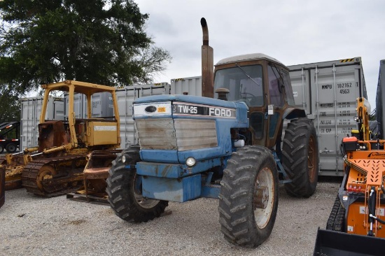 FORD TW-25 4X4 TRACTOR (LESS THAN 1000 HOURS ON ENGINE OVERHAUL) (SERIAL # A913743) (SHOWING APPX 7,