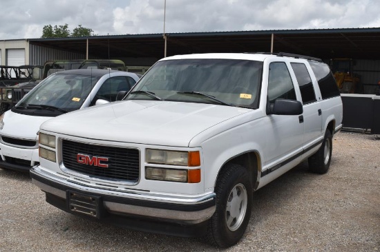 1998 GMC 1500 SUBURBAN (VIN # 3GKEC16R3WG513034) (SHOWING APPX 118,369 MILES, UP TO THE BUYER TO DO