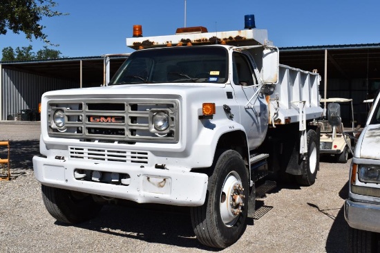1990 GMC DUMP TRUCK (VIN # 1GDM7D1G5LV510895) (SHOWING APPX 144,827 MILES, UP TO THE BUYER TO DO THE