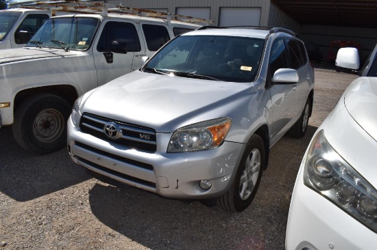2007 TOYOTA RAV 4 4X4 (VIN # JTMK34V475037463) (SHOWING APPX 188,556, UP TO THE BUYER TO DO THEIR DU