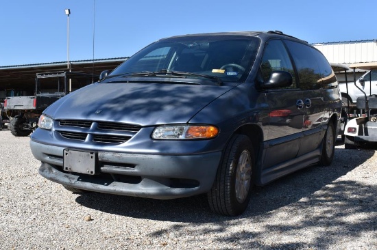 1996 DODGE HANDICAP VAN (VIN # 1B4GP54L3TB484702) (SHOWING APPX 70,000 MILES, UP TO THE BUYER TO DO