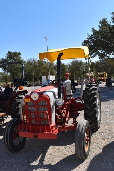 FORD 851 POWERMASTER TRACTOR (SERIAL # CAN'T BE READ) (PUSH BUTTON) (SHOWING APPX 707 HOURS, UP TO T