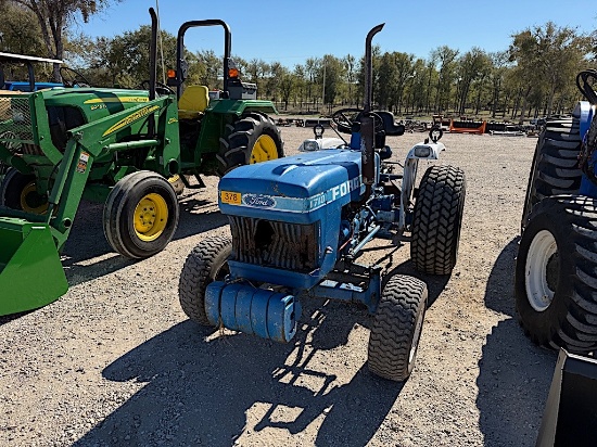 FORD 1710 TRACTOR (SERIAL # UL03307) (SHOWING APPX 959 HOURS, UP TO THE BUYER TO DO THEIR DUE DILIGE