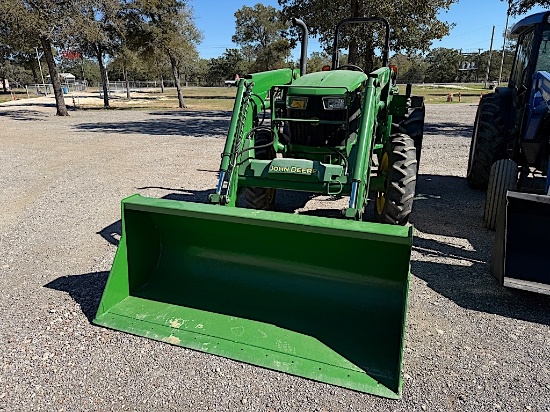 JD 5055E TRACTOR W/ JD H240 LOADER (SERIAL # 1PY5055ELFY110871) (SHOWING APPX 761 HOURS, UP TO THE B