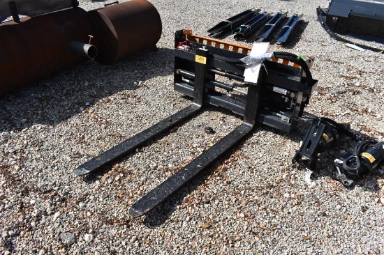 SKID STEER HYDRAULIC PALLET FORKS