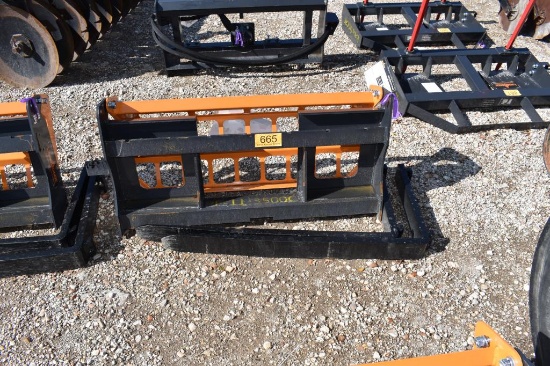 SKID STEER PALLET FORK
