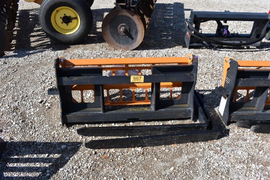 SKID STEER PALLET FORK