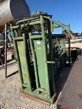CATTLE SQUEEZE CHUTE