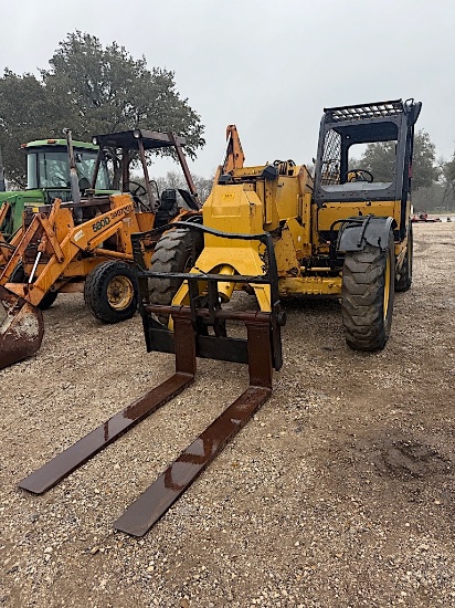 CAT TH63 FORKLIFT (SERIAL # 5WM04883) (SHOWING APPX 3,160 HOURS, UP TO THE BUYER TO DO THEIR DUE DIL