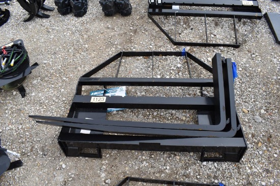 SKID STEER PALLET FORK