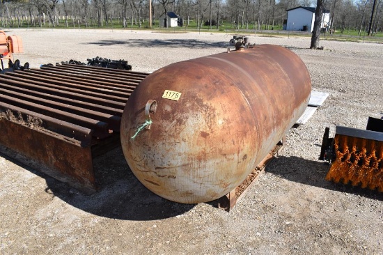 500 GALLON STEEL TANK