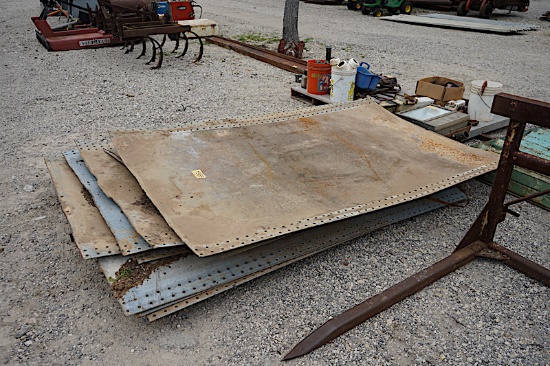26 - 4' X 6' METAL PLATE