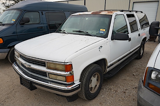 1999 CHEVROLET SUBURBAN 1500 (VIN # 1GNEC16RXXJ354550) (SHOWING APPX 280,985 MILES, UP TO THE BUYER