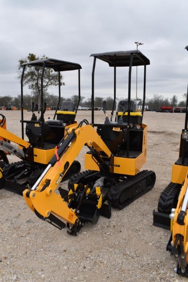 LAND HERO MINI EXCAVATOR (SERIAL # 131080) (K)
