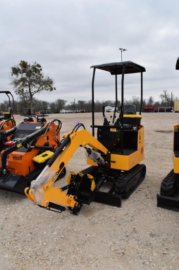 LAND HERO MINI EXCAVATOR (SERIAL # 08242033) (K)