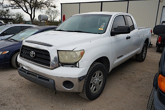 2008 TOYOTA TUNDRA PICKUP (VIN # 5TFRU54138X007569) (SHOWING APPX 175,064 MILES, UP TO THE BUYER TO