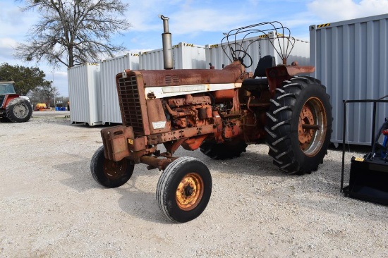 IH 856 TRACTOR (SERIAL # 22799 S-Y) (SHOWING APPX 195 HOURS, UP TO THE BUYER TO DO THEIR DUE DILIGEN