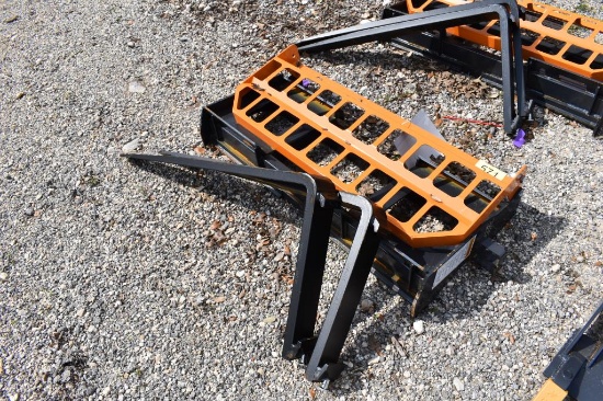 SKID STEER PALLET FORK