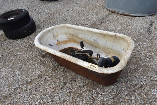 ANTIQUE BATH TUB