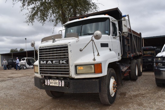 2000 MACK CH613 14 YARD DUMP TRUCK (VIN # 1M1AA13Y7YW123957) (SHOWING APPX 226,835 MILES, UP TO THE