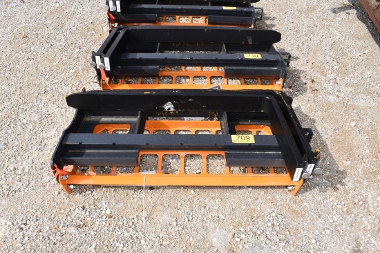 SKID STEER PALLET FORK