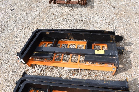 SKID STEER PALLET FORK