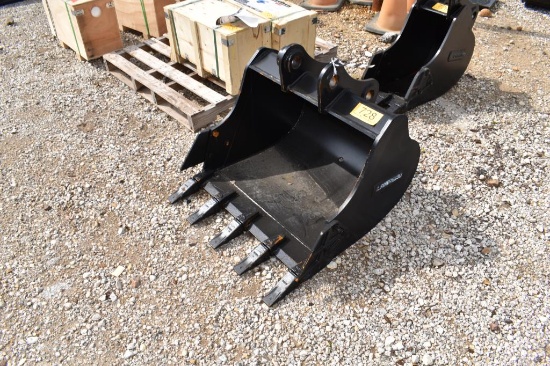 30" EXCAVATOR BUCKET