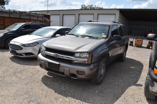 2008 CHEVROLET TRAIL BLAZER (NO DOOR KEY) (VIN # 1GNDT13S982230297) (SHOWING APPX 243,895 MILES, UP