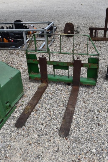 JD LOADER PALLET FORK