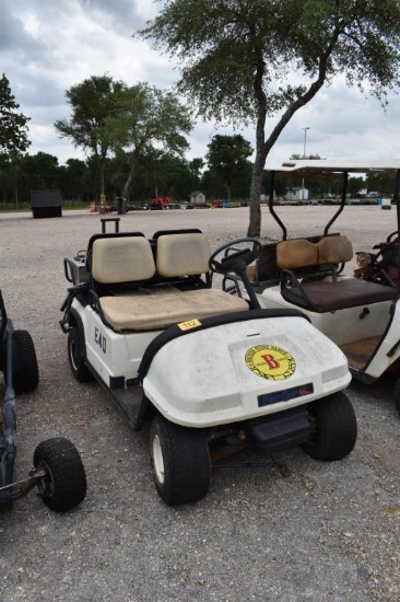 PARCAR GOLF CART ELECTRIC W/ CHARGER (SERIAL # NOT FOUND) (K)