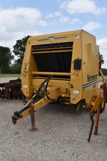 VERMEER 605L ROUND BALER W/ MONITOR (MONITOR IN THE OFFICE)