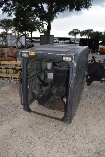 KUBOTA SKID STEER CAB