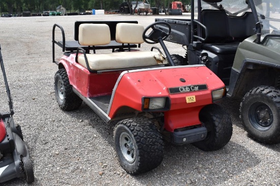 CLUB CAR GOLF CART(NOT RUNNING) (NO KEY) (ELECTRIC W/ CHARGER) (SERIAL # A9420-379406) (NK)