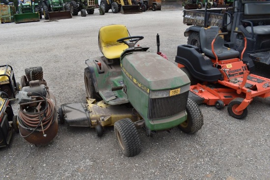 JD GT262 RIDING MOWER (SERIAL # M0G262X058885)  (K)