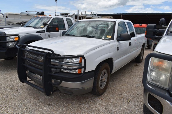 2004 CHEVROLET C1500 PICKUP, GAS (VIN # 1GCEC19V14Z272804) (SHOWING APPX 158,413 MILES, UP TO THE BU