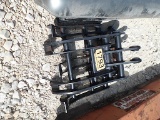 MINI EXCAVATOR GRAPPLE