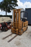 CAT T40C FORKLIFT (NOT RUNNING) (SERIAL # 38Y00975) (SHOWING APPX 6,424 HOURS, UP TO THE BUYER TO DO