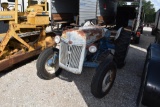 FORD 8N TRACTOR (NOT RUNNING) (SERIAL # 8N284924) (HOURS UNKNOWN) (K)