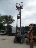 KOMATSU 25 FORKLIFT W/ DUAL FUEL GAS/PROPANE (SERIAL # 503906A) (SHOWING APPX 8,548 HOURS, UP TO THE