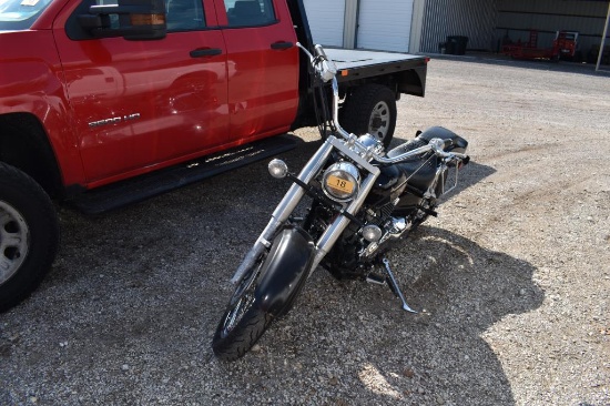 2011 YAMAHA 650 MOTOR BIKE (VIN # JYAVM01E9BA137774) (SHOWING APPX 6,149 MILES, UP TO THE BUYER TO D